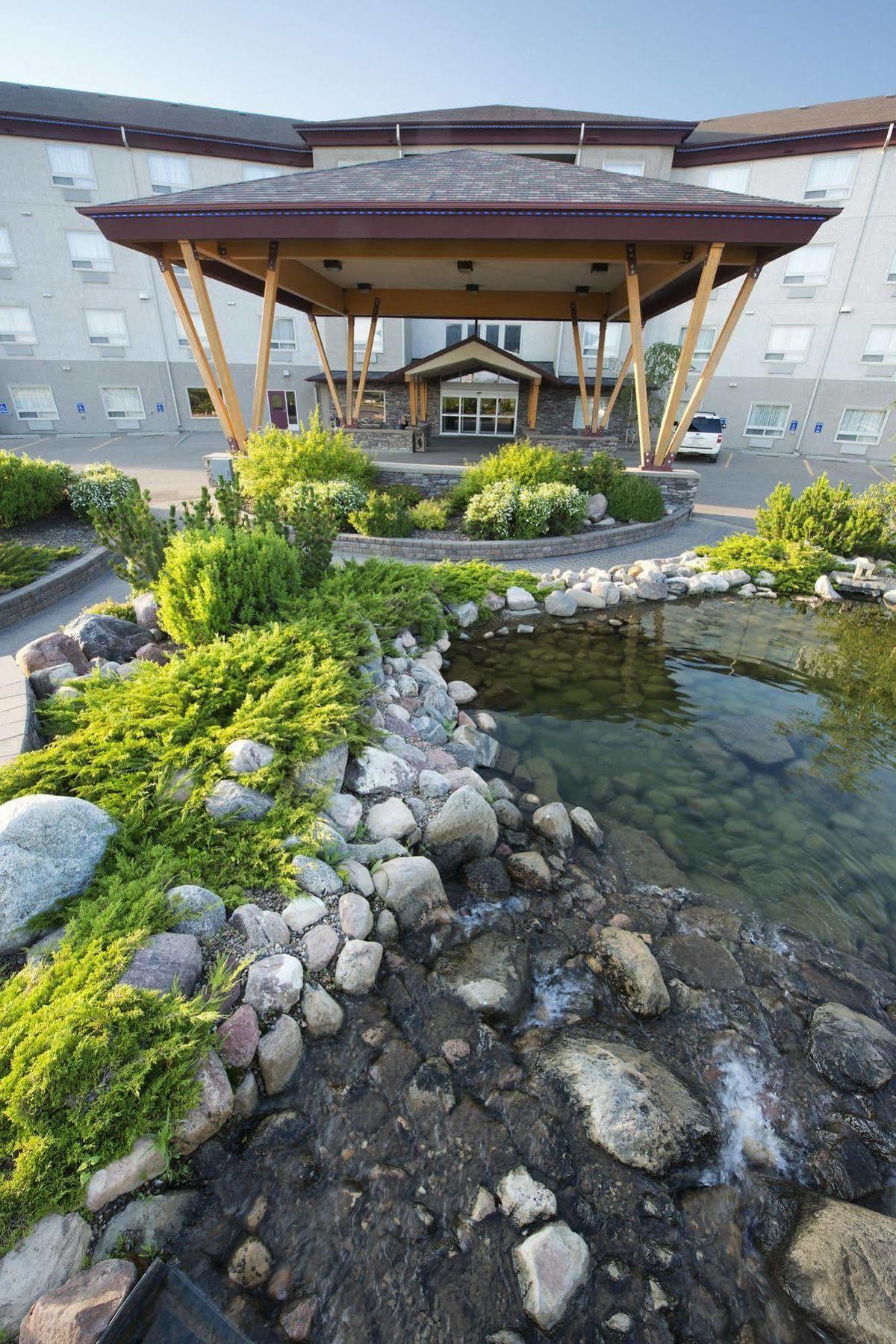 Gold Eagle Lodge North Battleford Ngoại thất bức ảnh