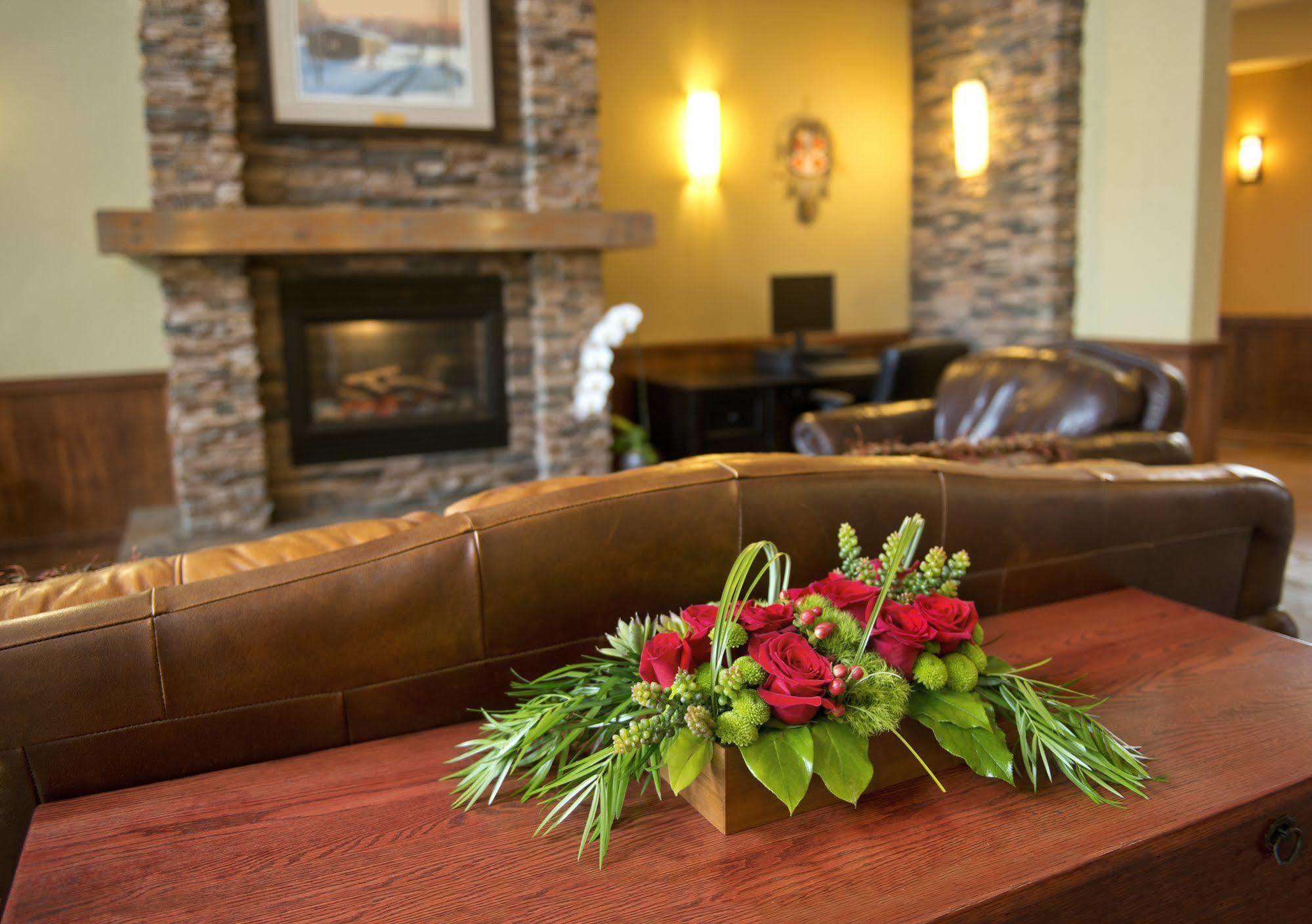 Gold Eagle Lodge North Battleford Ngoại thất bức ảnh