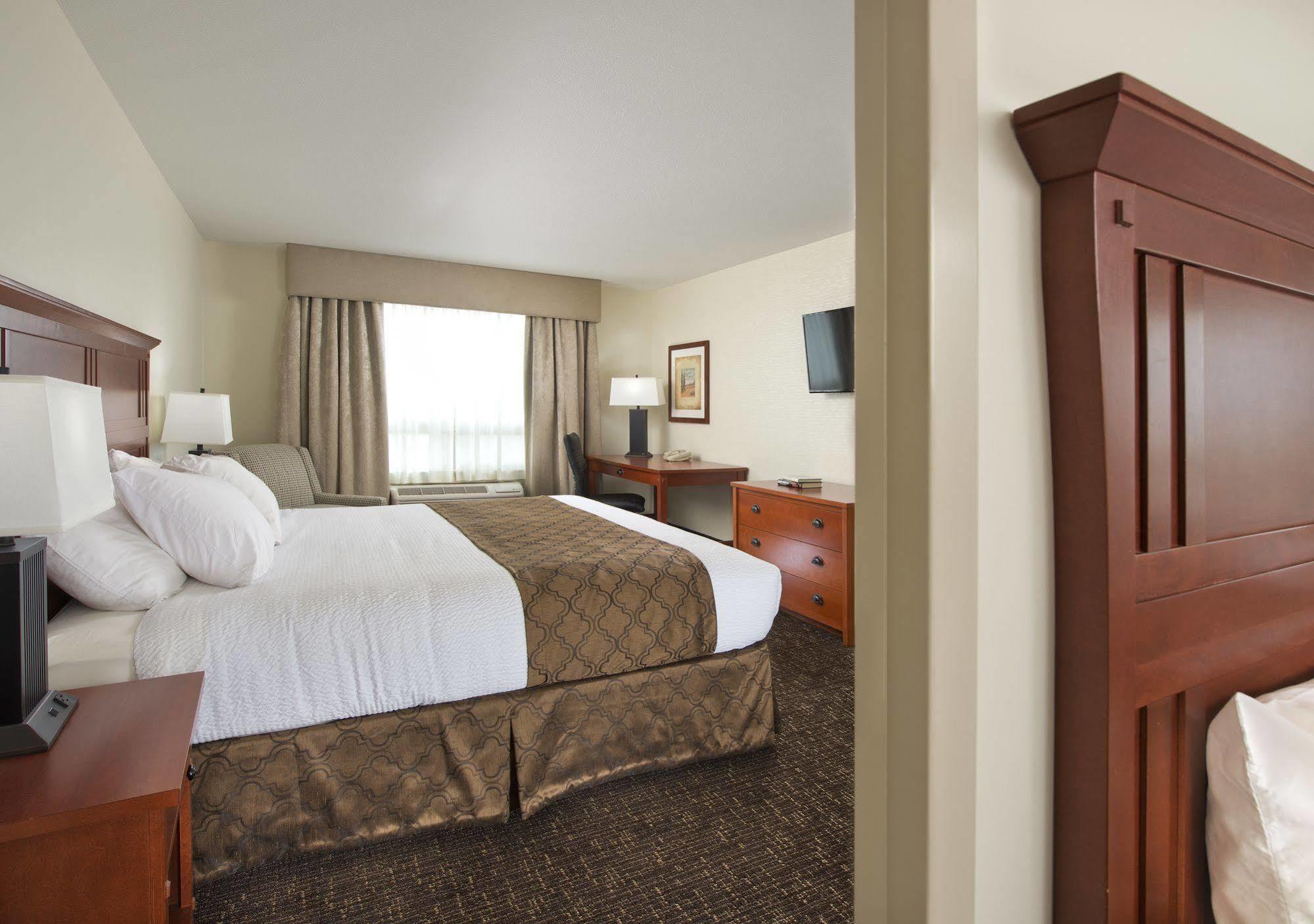 Gold Eagle Lodge North Battleford Ngoại thất bức ảnh