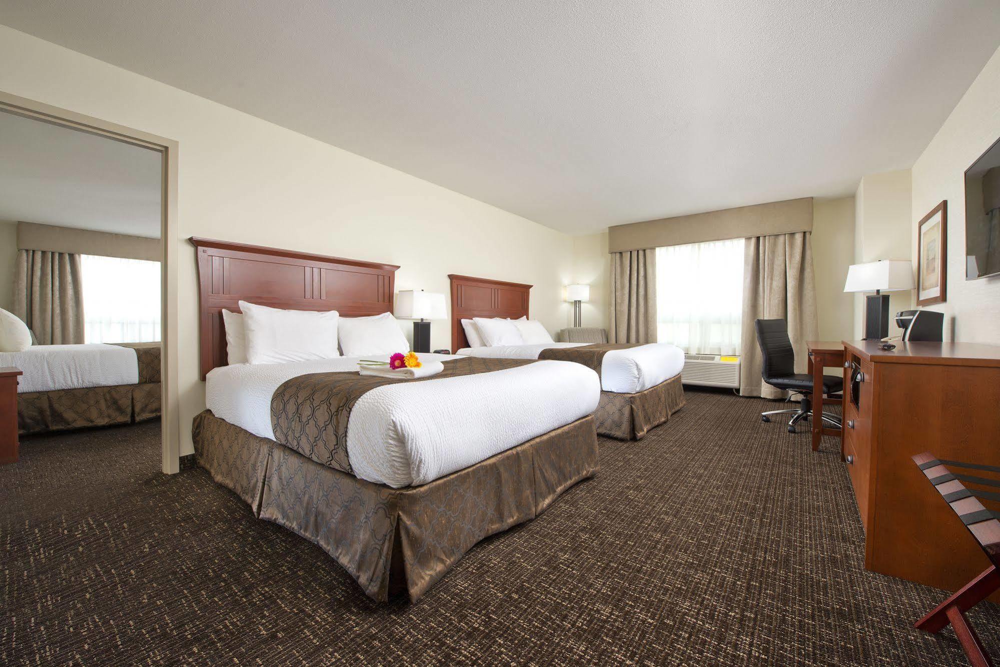 Gold Eagle Lodge North Battleford Ngoại thất bức ảnh