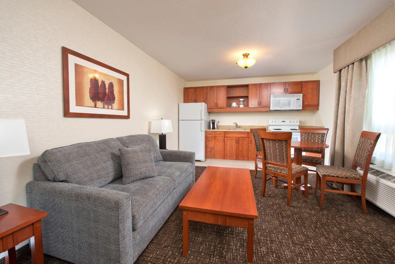 Gold Eagle Lodge North Battleford Ngoại thất bức ảnh